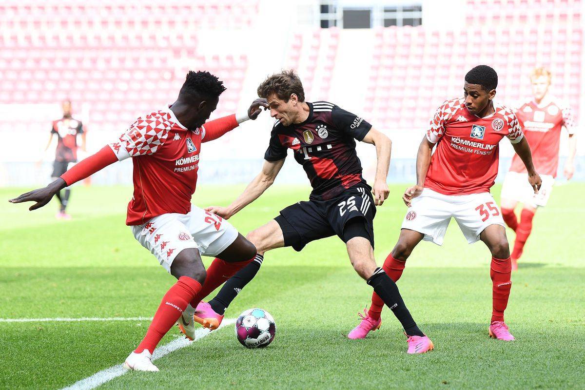 球队中场的 球队中场的